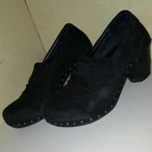 SZ 9 BLACK LEATHER DANSKO BRADDED MULE HEELS